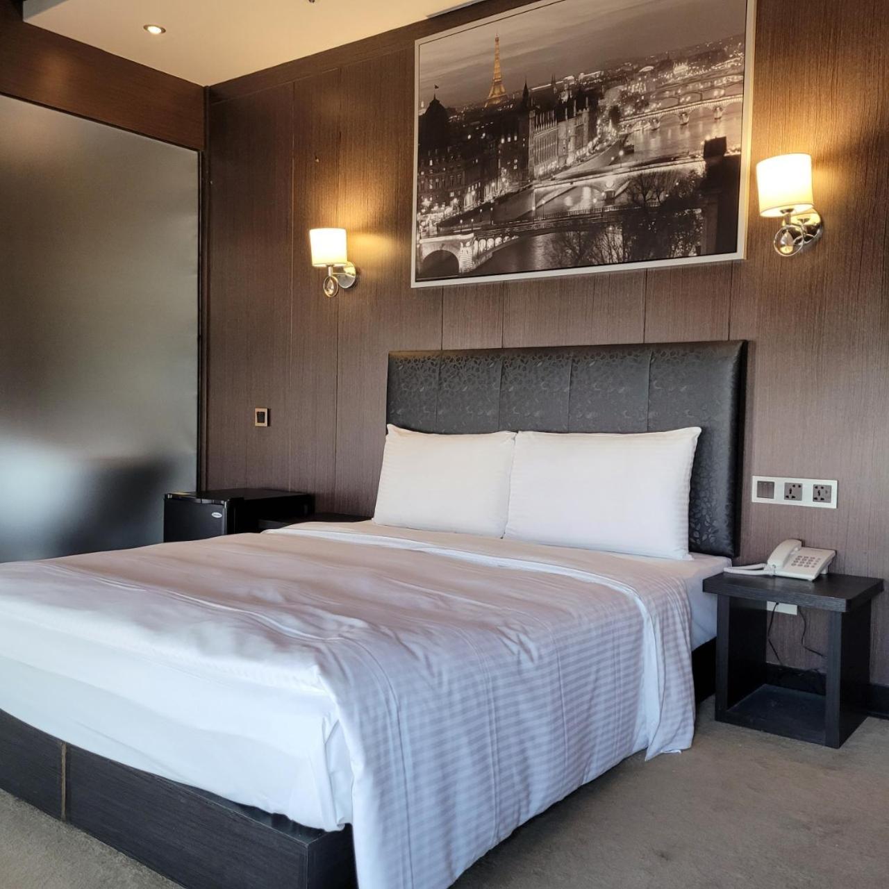 Meworld Hotel - Taipei Main Station Экстерьер фото