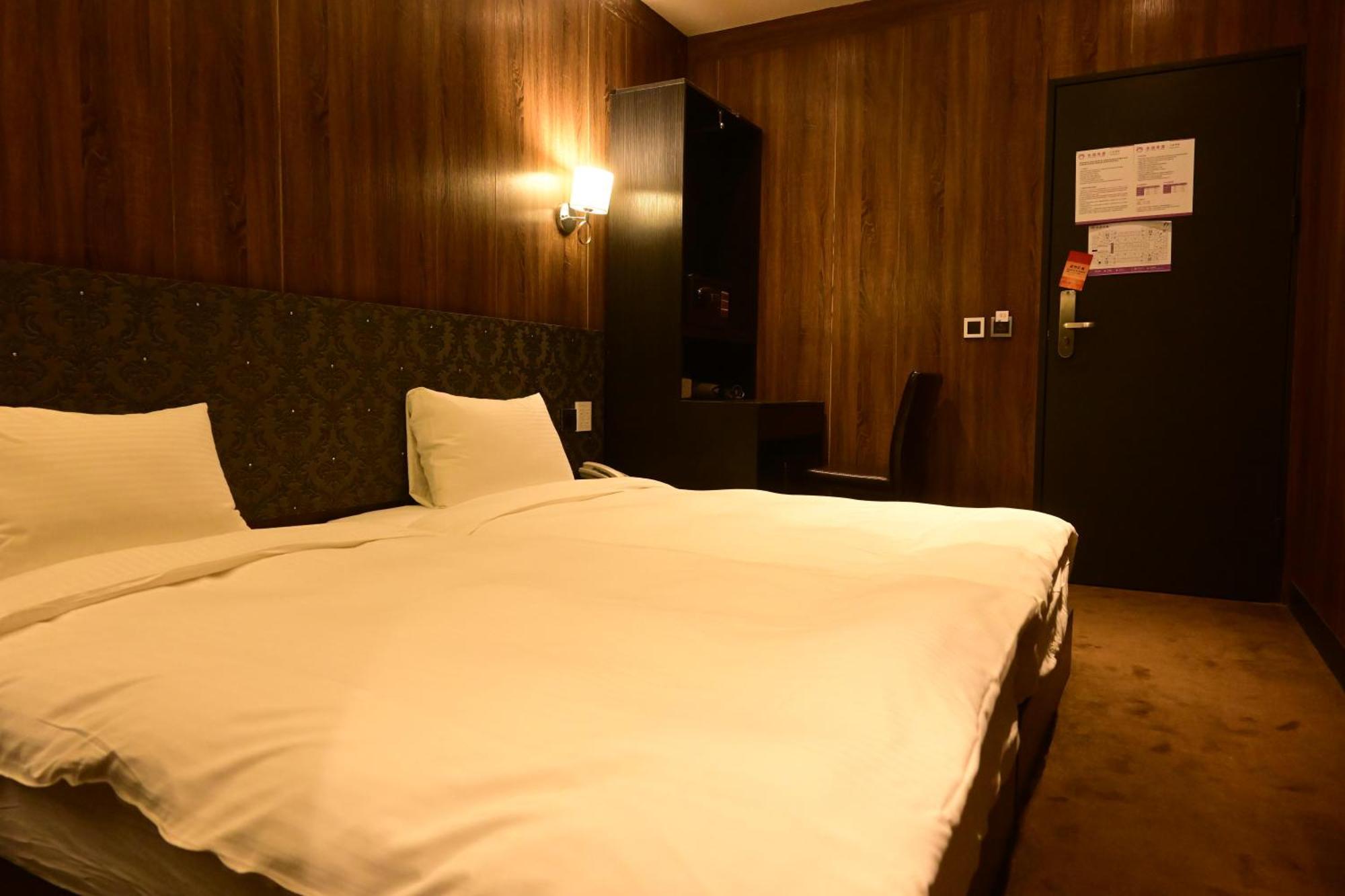 Meworld Hotel - Taipei Main Station Экстерьер фото