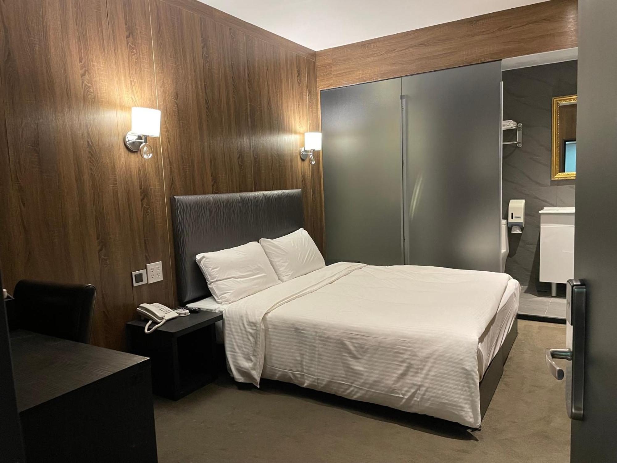Meworld Hotel - Taipei Main Station Экстерьер фото